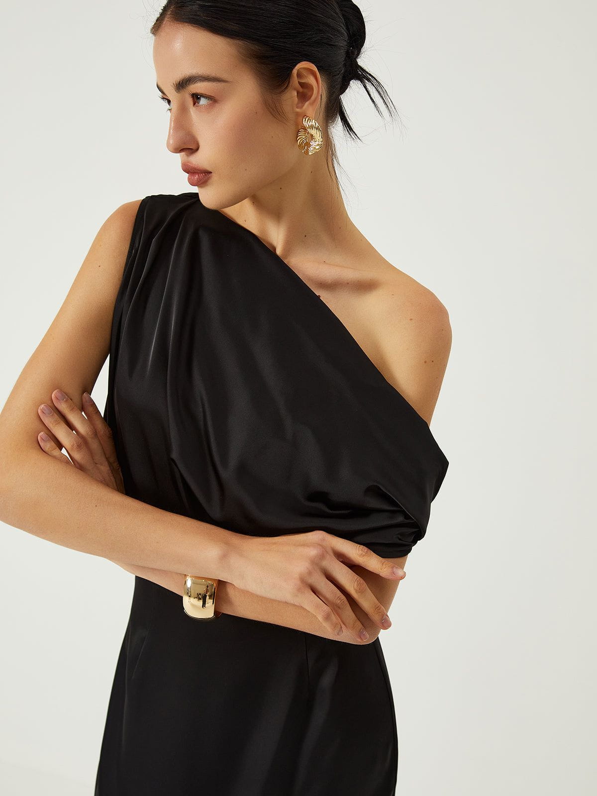 Lavinque Dresses Robe Noire Asymétrique | Drapé Sculptural | Élégance de Soirée
