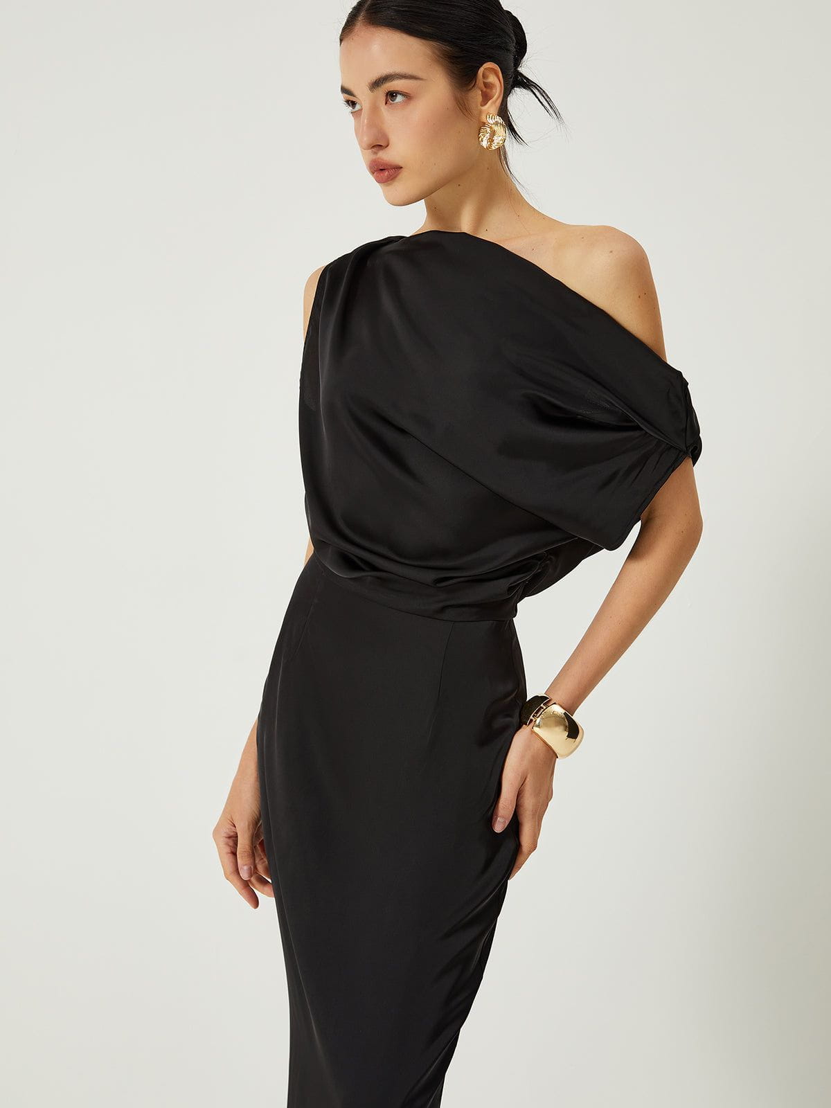 Lavinque Dresses Robe Noire Asymétrique | Drapé Sculptural | Élégance de Soirée