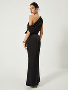 Lavinque Dresses Robe Noire Asymétrique | Drapé Sculptural | Élégance de Soirée