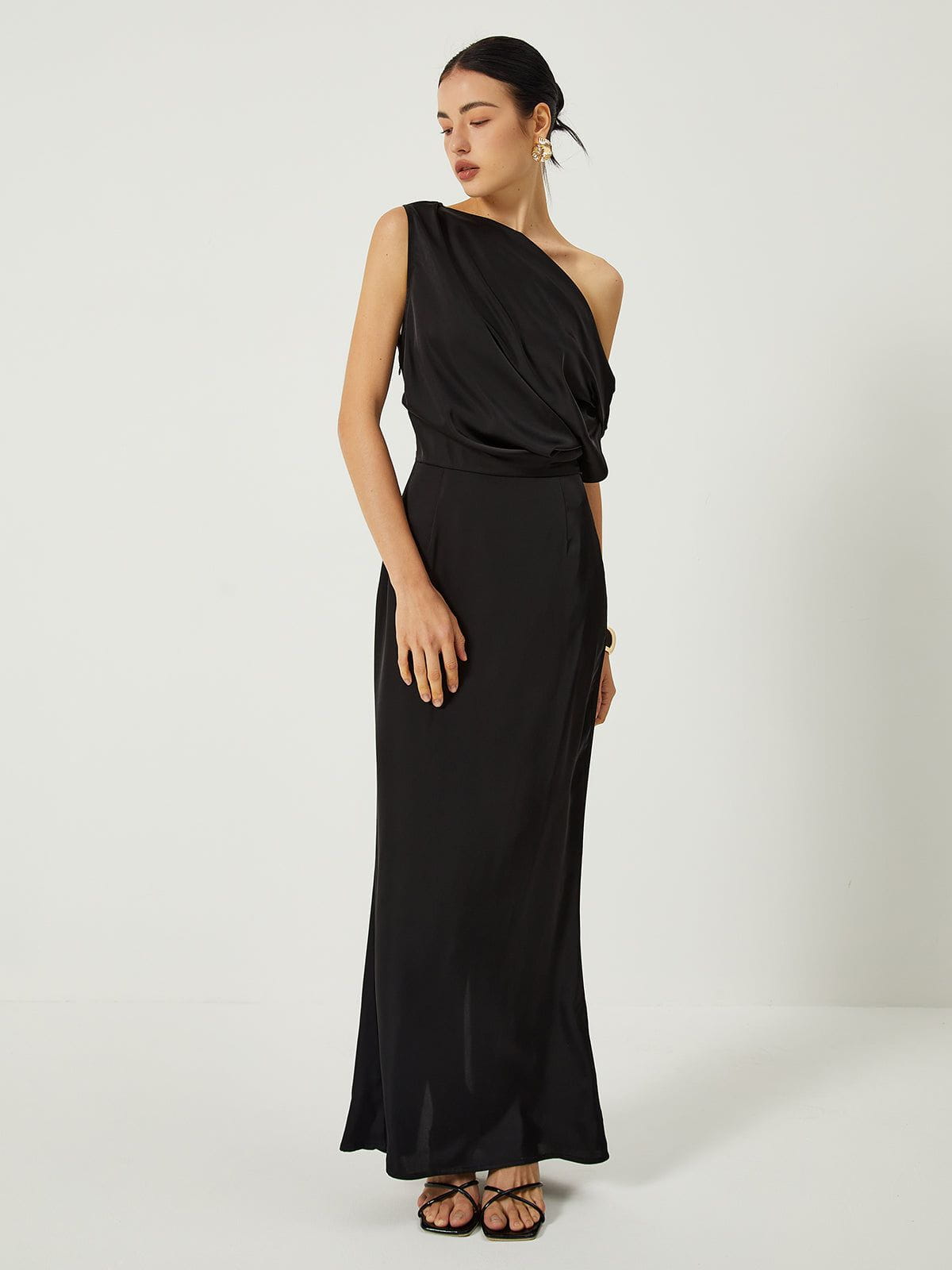Lavinque Dresses Robe Noire Asymétrique | Drapé Sculptural | Élégance de Soirée