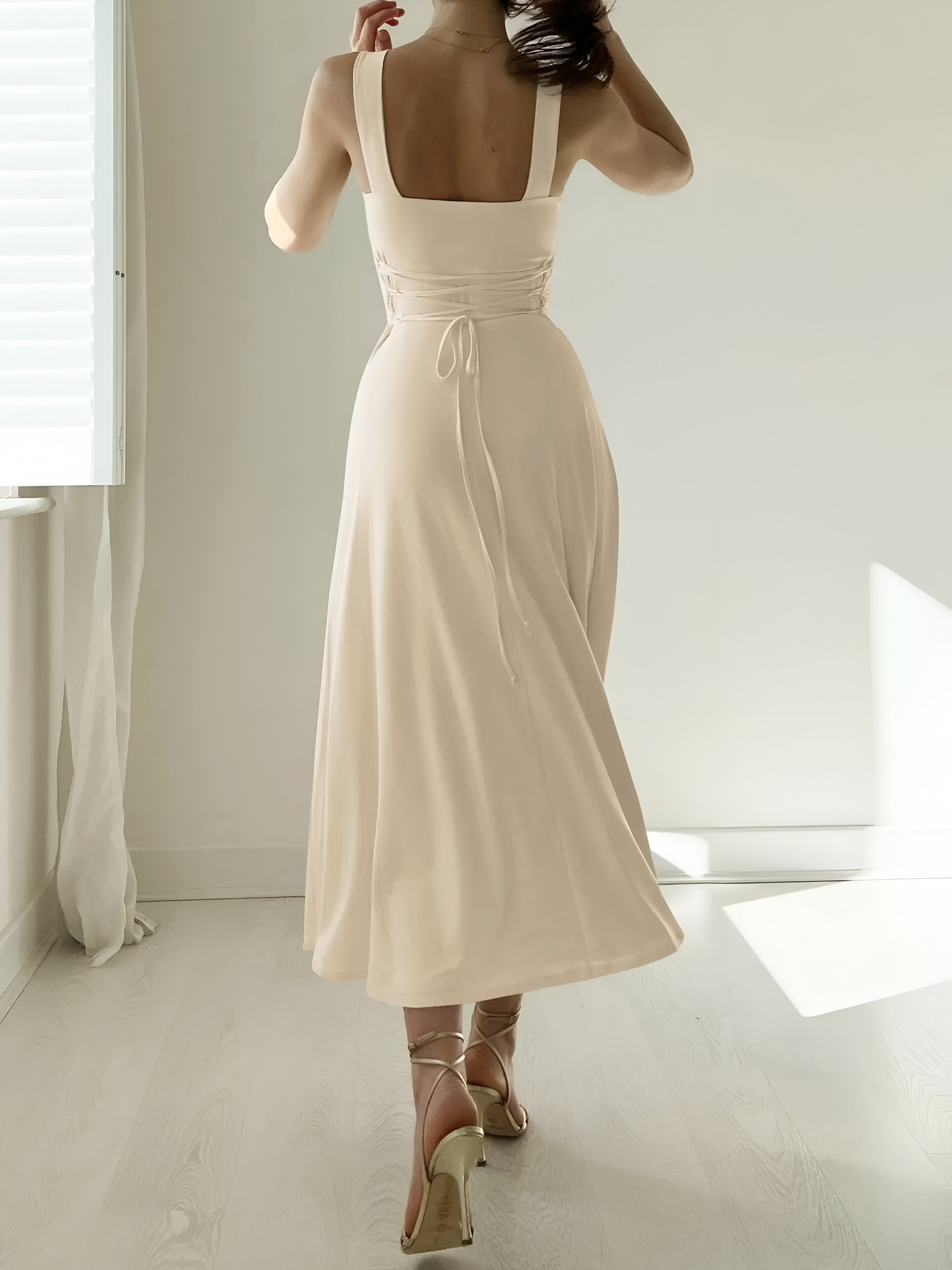 Lavinque Dresses Robe Noire Évasée | Sans Manches | Élégance Intemporelle