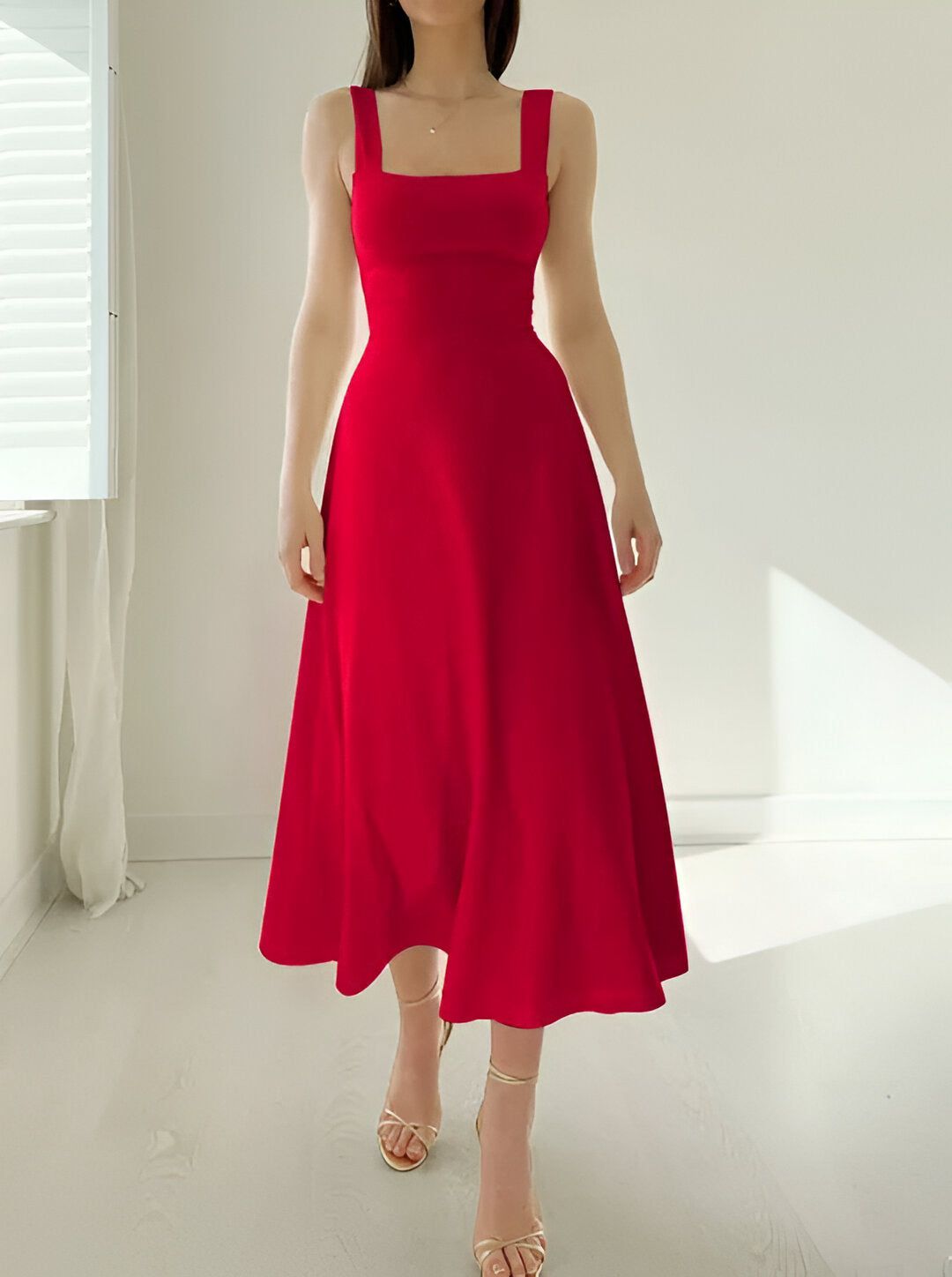 Lavinque Dresses Rouge / XS Robe Noire Évasée | Sans Manches | Élégance Intemporelle