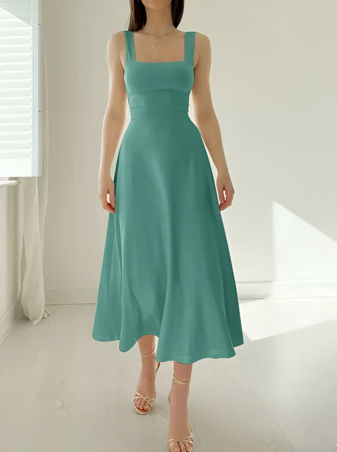 Lavinque Dresses Vert sauge profond / XS Robe Noire Évasée | Sans Manches | Élégance Intemporelle