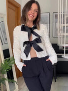 Lavinque Jacket Veste Courte en Tweed | Nœuds Élégants | Chic et Raffiné