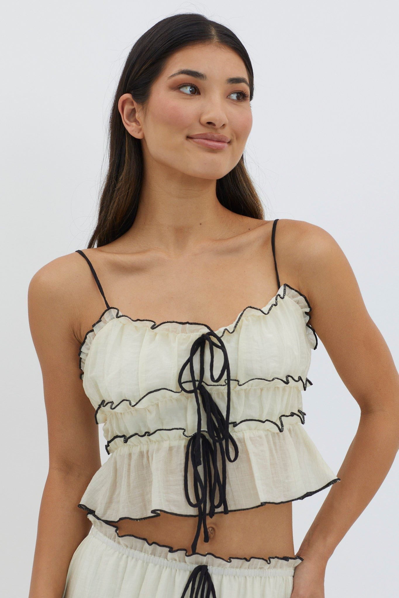 Lavinque Outfit set Ensemble Bohème Volants | Crème & Détails Noirs | Léger et Romantique