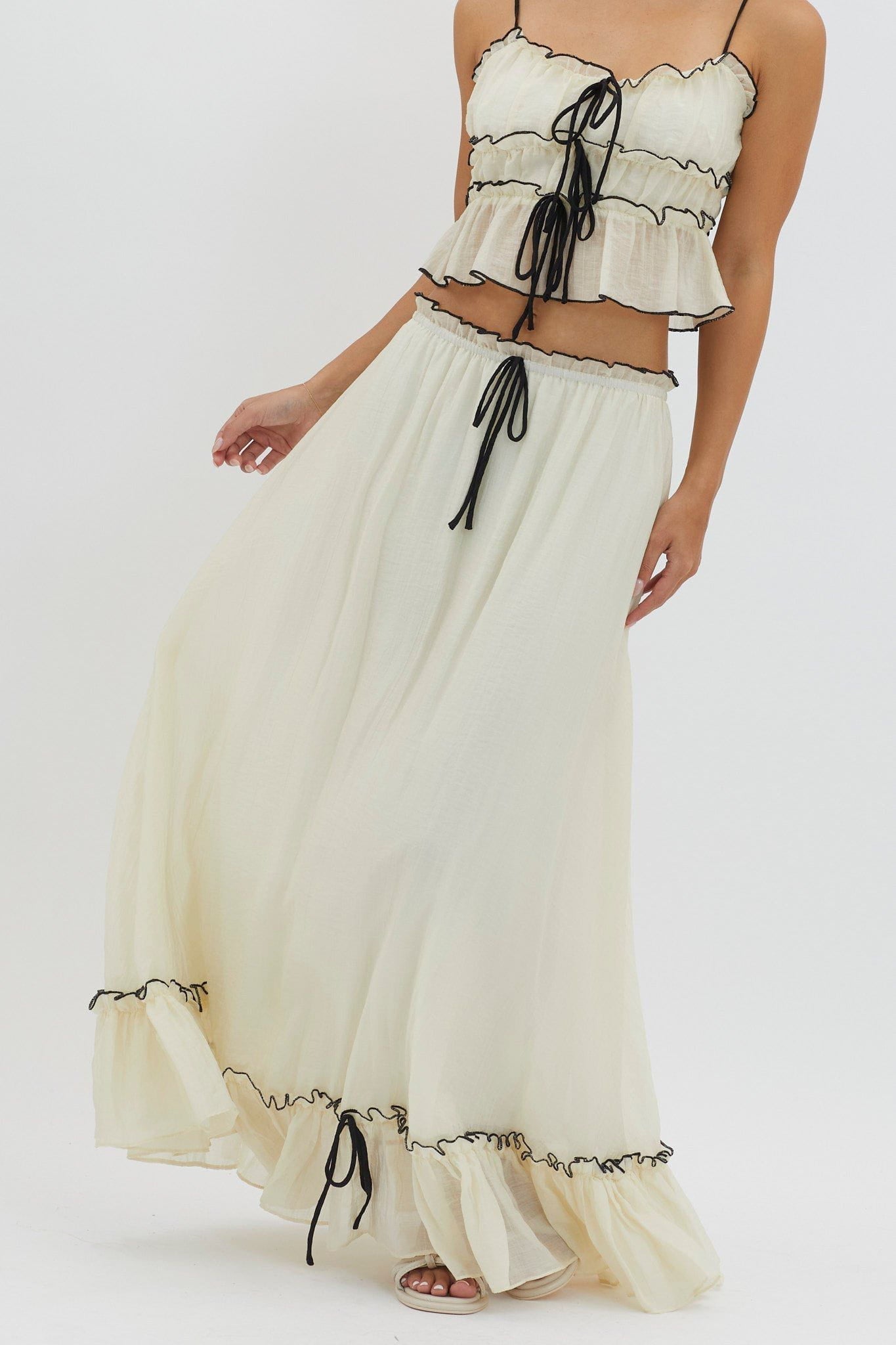 Lavinque Outfit set Ensemble Bohème Volants | Crème & Détails Noirs | Léger et Romantique