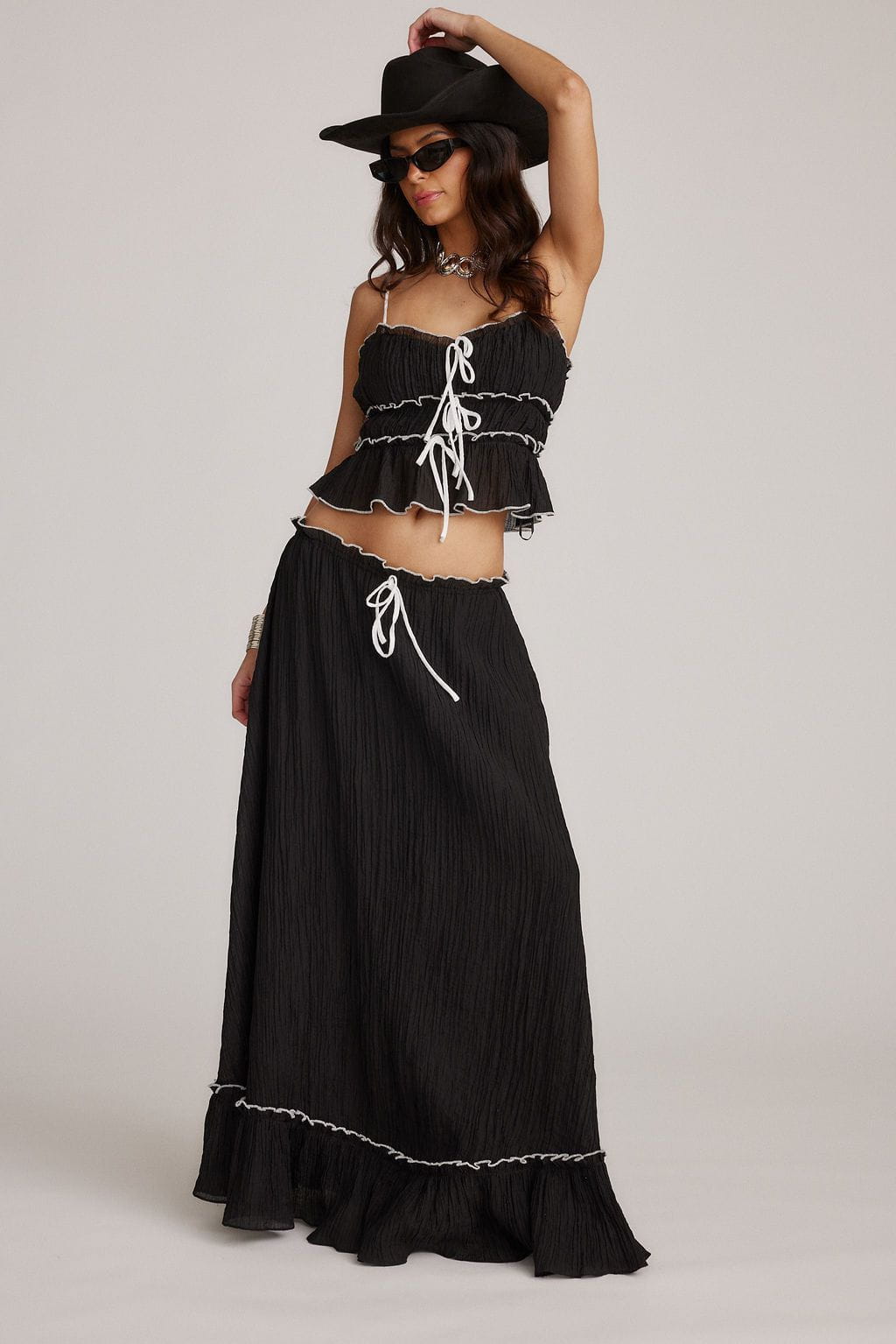 Lavinque Outfit set Ensemble Bohème Volants | Crème & Détails Noirs | Léger et Romantique