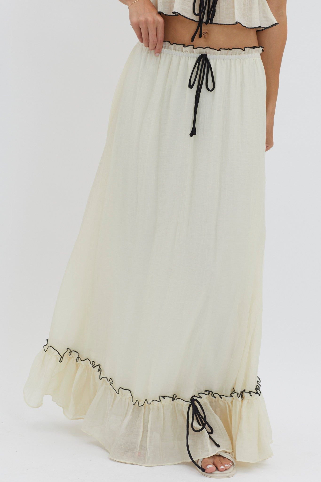 Lavinque Outfit set Ensemble Bohème Volants | Crème & Détails Noirs | Léger et Romantique