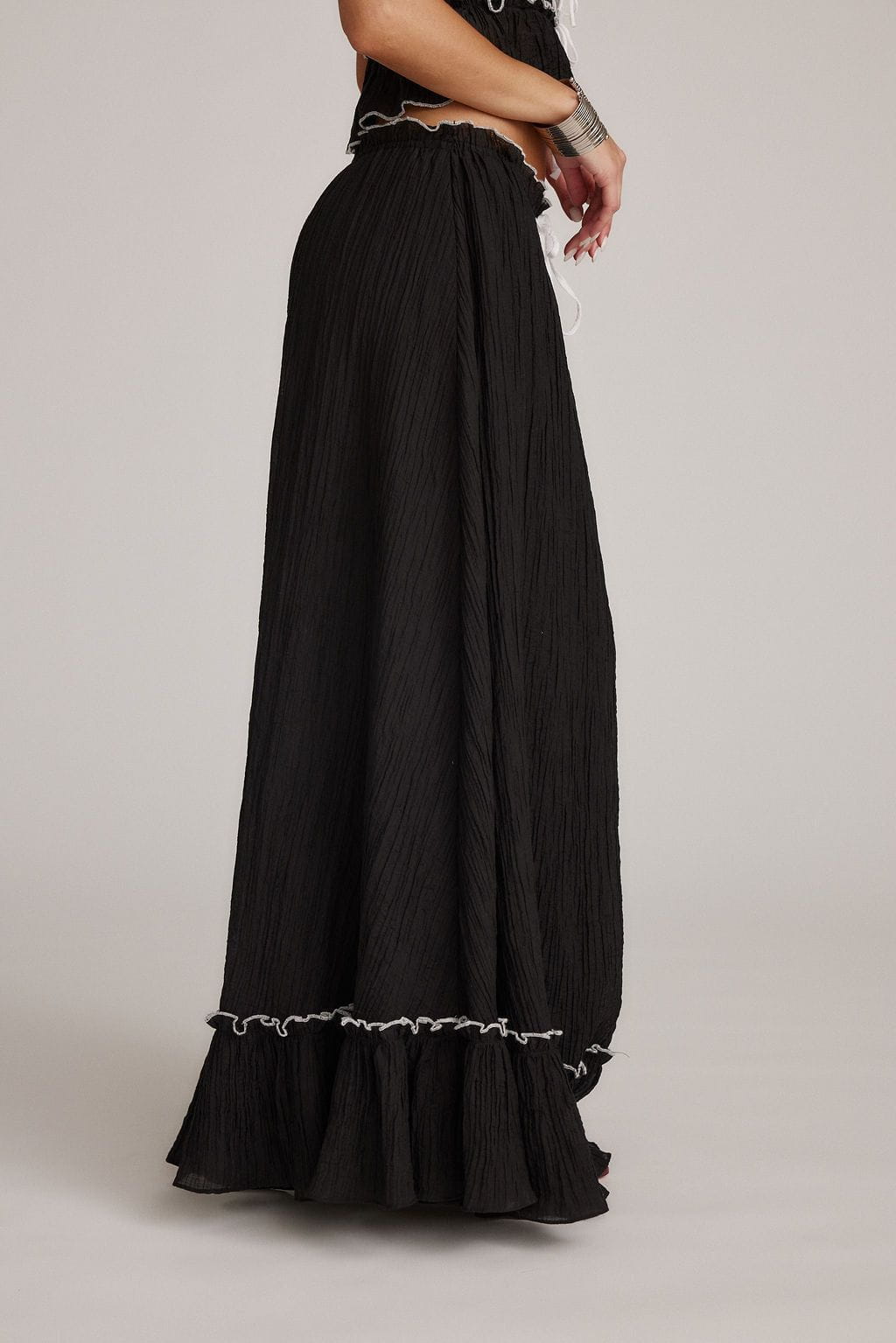 Lavinque Outfit set Ensemble Bohème Volants | Crème & Détails Noirs | Léger et Romantique