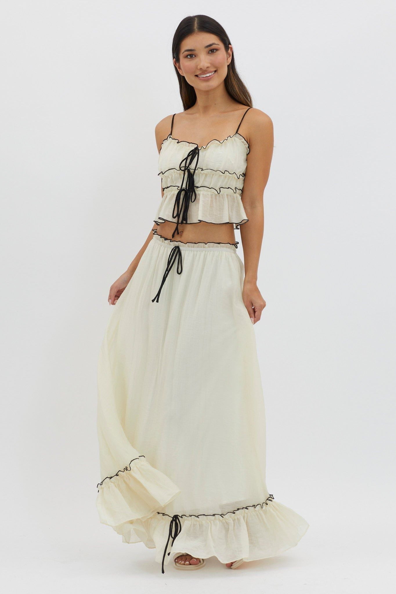 Lavinque Outfit set Ensemble Bohème Volants | Crème & Détails Noirs | Léger et Romantique