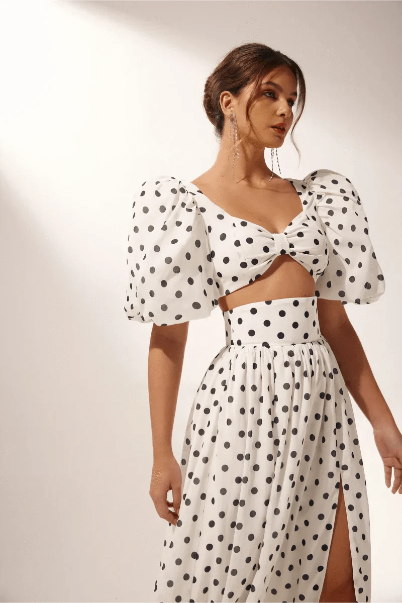 Lavinque outfit set Ensemble Crop Top et Jupe Fendue à Pois | Audacieux | Léger et Glamour