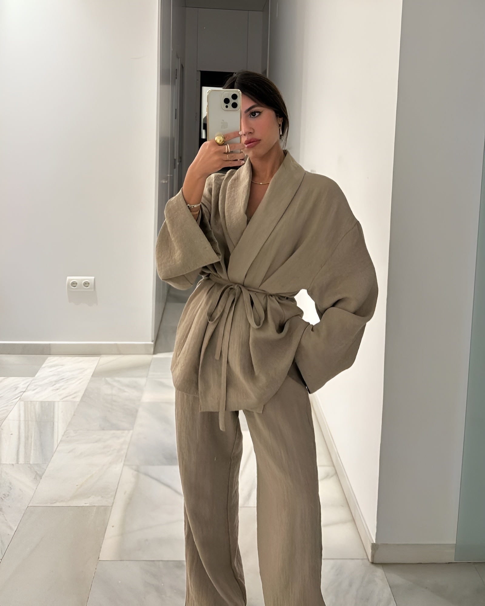 Lavinque Outfit set Ensemble Pantalon & Veste Ceinturée | Taupe Élégant | Fluide et Sophistiqué