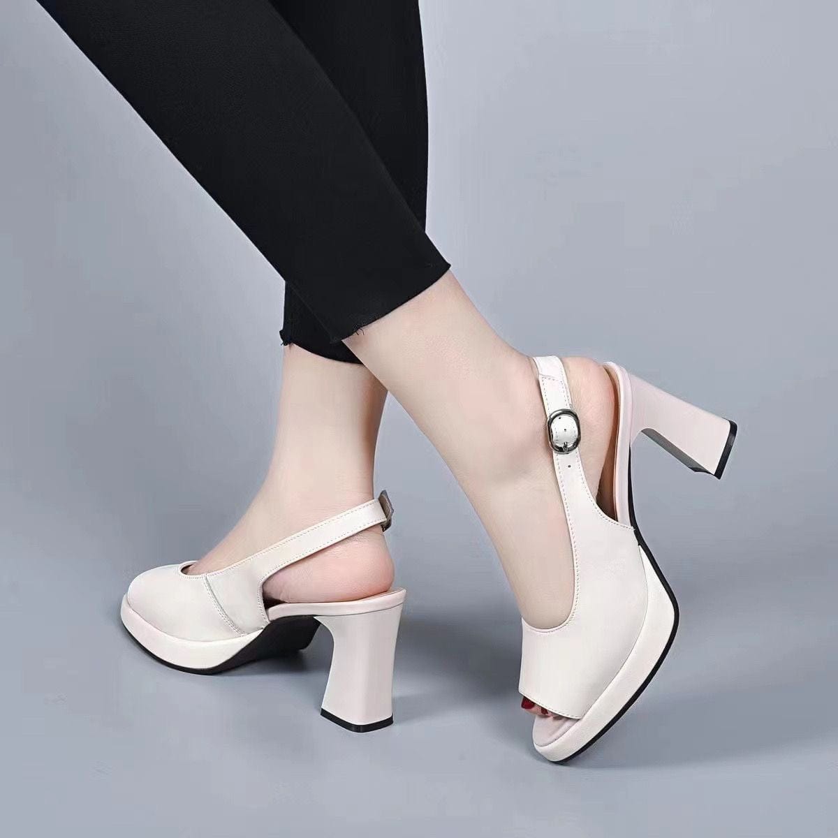 Lavinque Sandals Beige / 35 Sandales à Talons Hauts | Noires | Élégance et Modernité