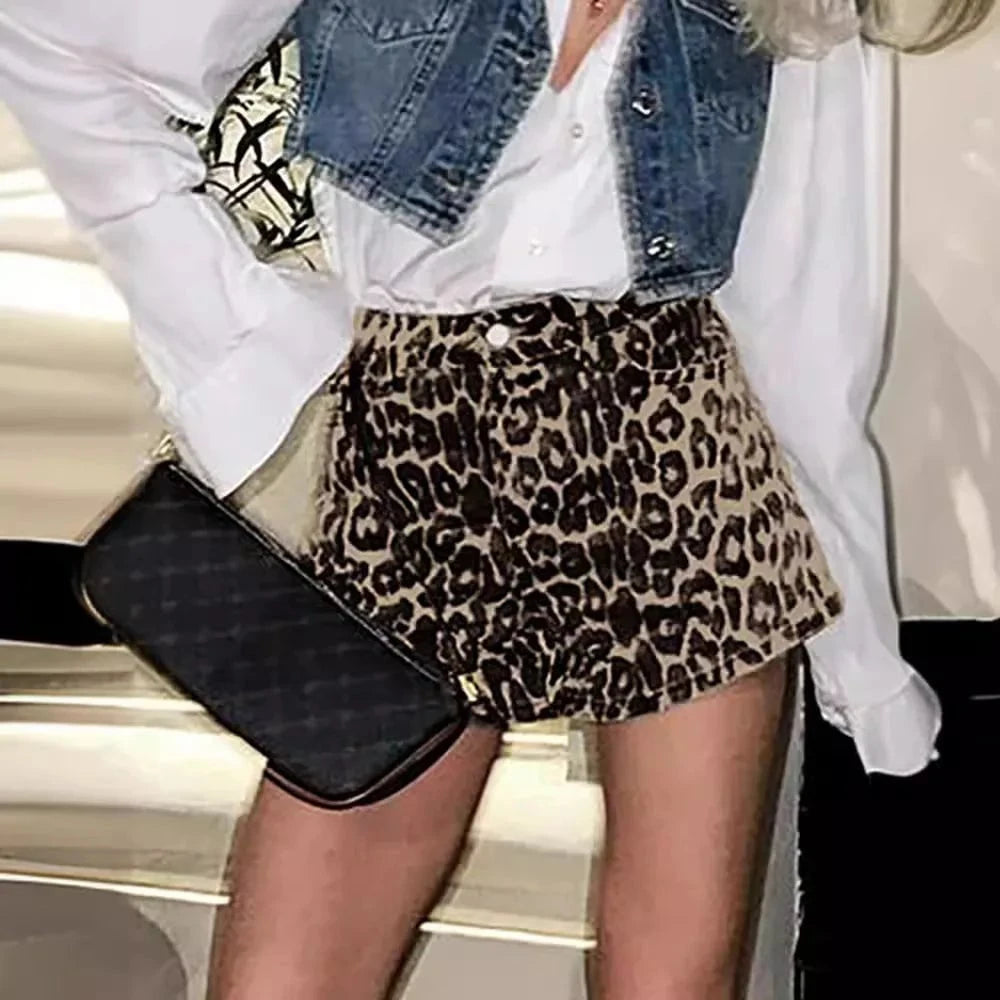 Lavinque Short Short Léopard Femme | Tendance & Confortable | Look Sauvage et Chic