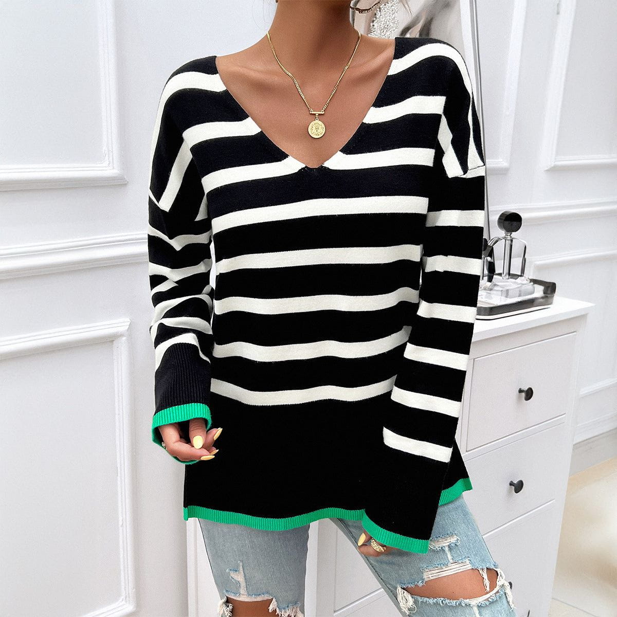 Lavinque Sweater Noir / S Pull Oversize Rayé | Col V | Confort et Style Décontracté