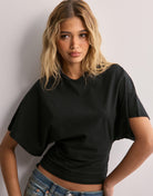 Lavinque T-shirt Noir / XS T-shirt Manches Évasées | Confort | Élégant et Moderne