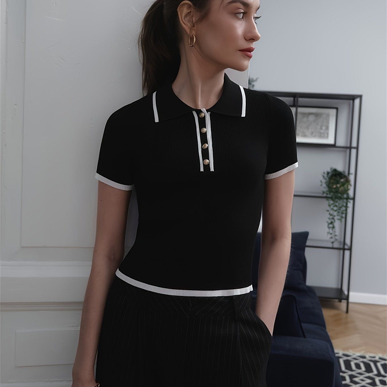 Lavinque Tops Noir / S Polo Ajusté Blanc à Détails Noirs | Zippé & Chic | Élégance Moderne