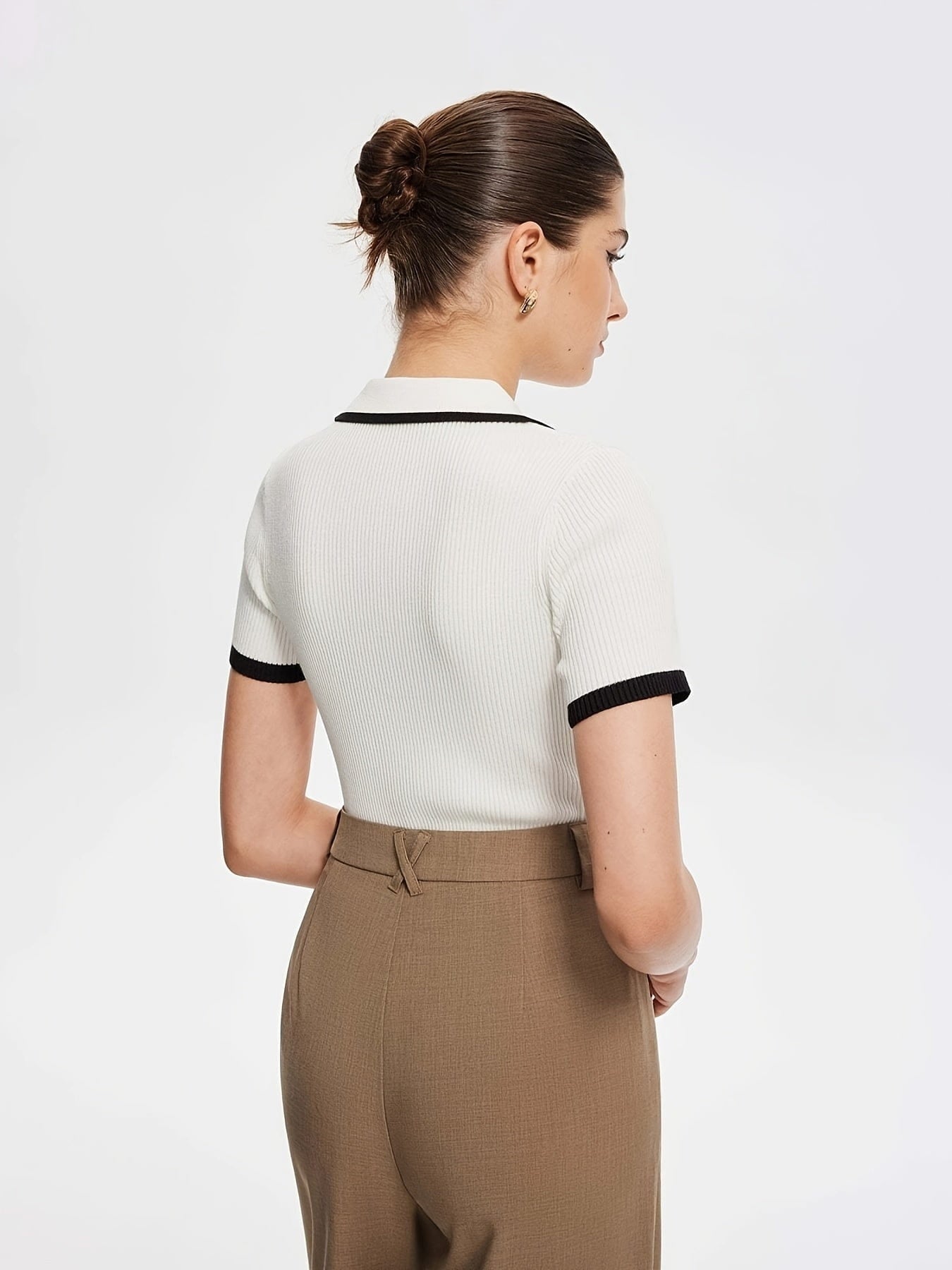 Lavinque Tops Polo Ajusté Blanc à Détails Noirs | Zippé & Chic | Élégance Moderne