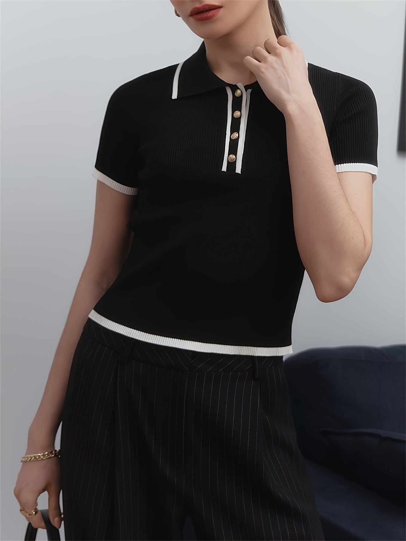 Lavinque Tops Polo Ajusté Blanc à Détails Noirs | Zippé & Chic | Élégance Moderne